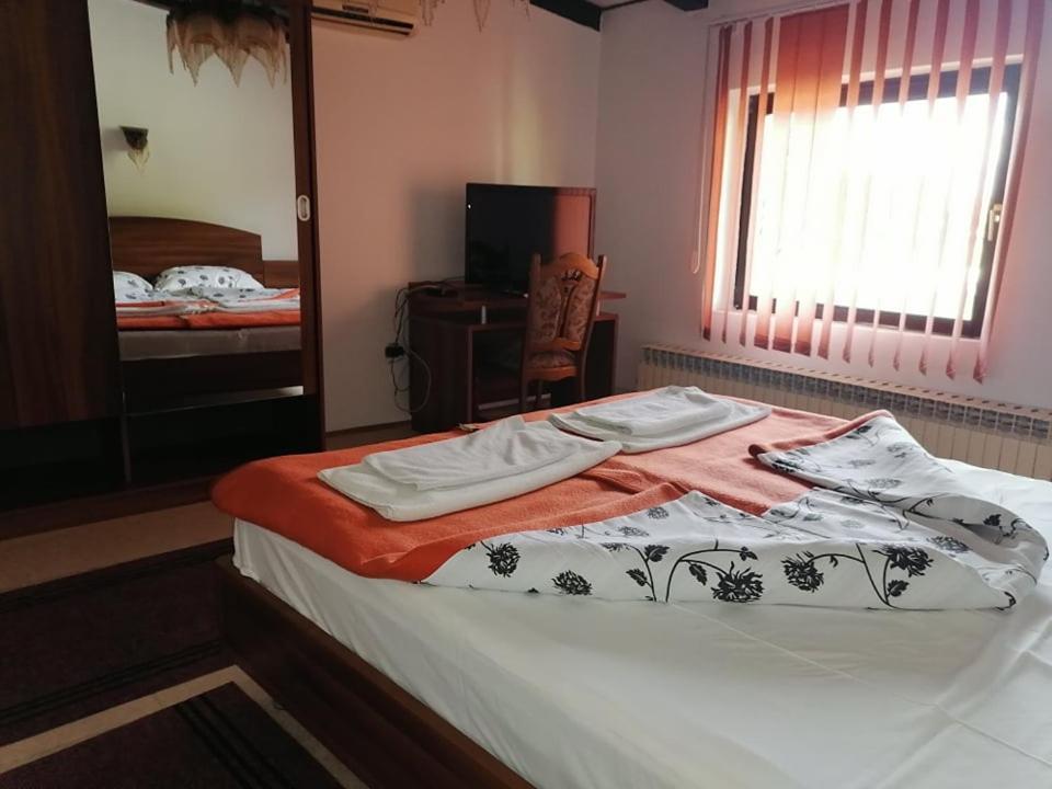 Sulentic Sobe I Restoran Bed & Breakfast Virovitica Bagian luar foto
